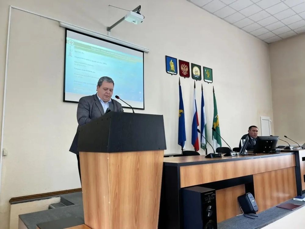 Начальник отдела кадров Белорецкой ЦРКБ Альберт Уразметов представил доклад