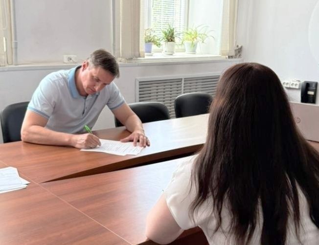 Сегодня заместитель главного врача по медицинской части Дмитрий Иванов провел личный прием граждан