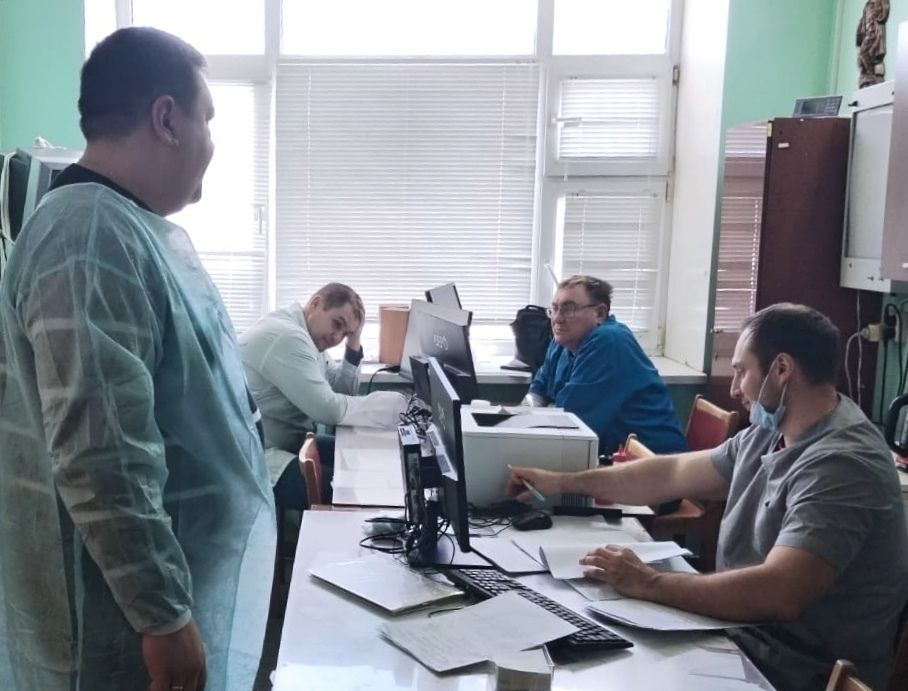 Начальник отдела кадров Белорецкой больницы Альберт Уразметов провел административный обход